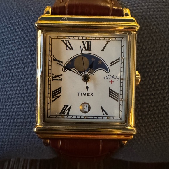 Timex x Noah Sun and Moon Wrist Watch - Picture 2 of 5
